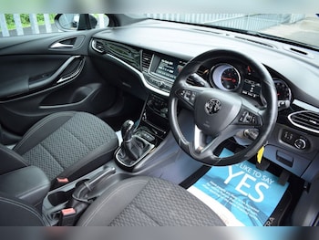 Used Vauxhall Astra 2016 for sale - 76285357: Photo 2