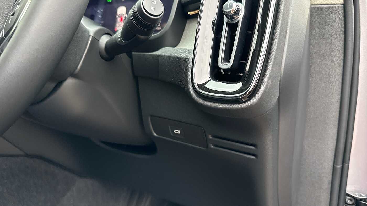 Used Volvo XC40 2025 for sale - 78035964: Photo 44