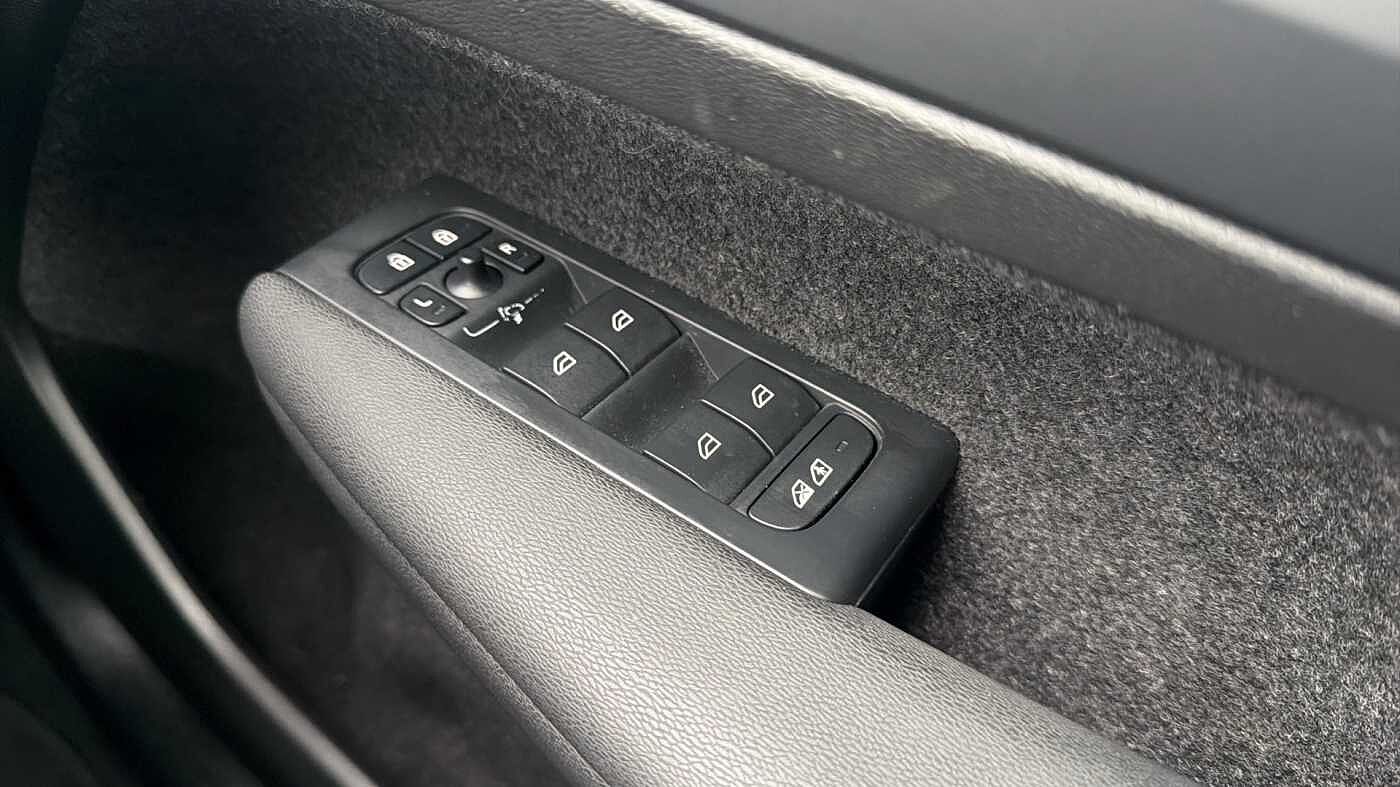 Used Volvo XC40 2023 for sale - 78035955: Photo 24