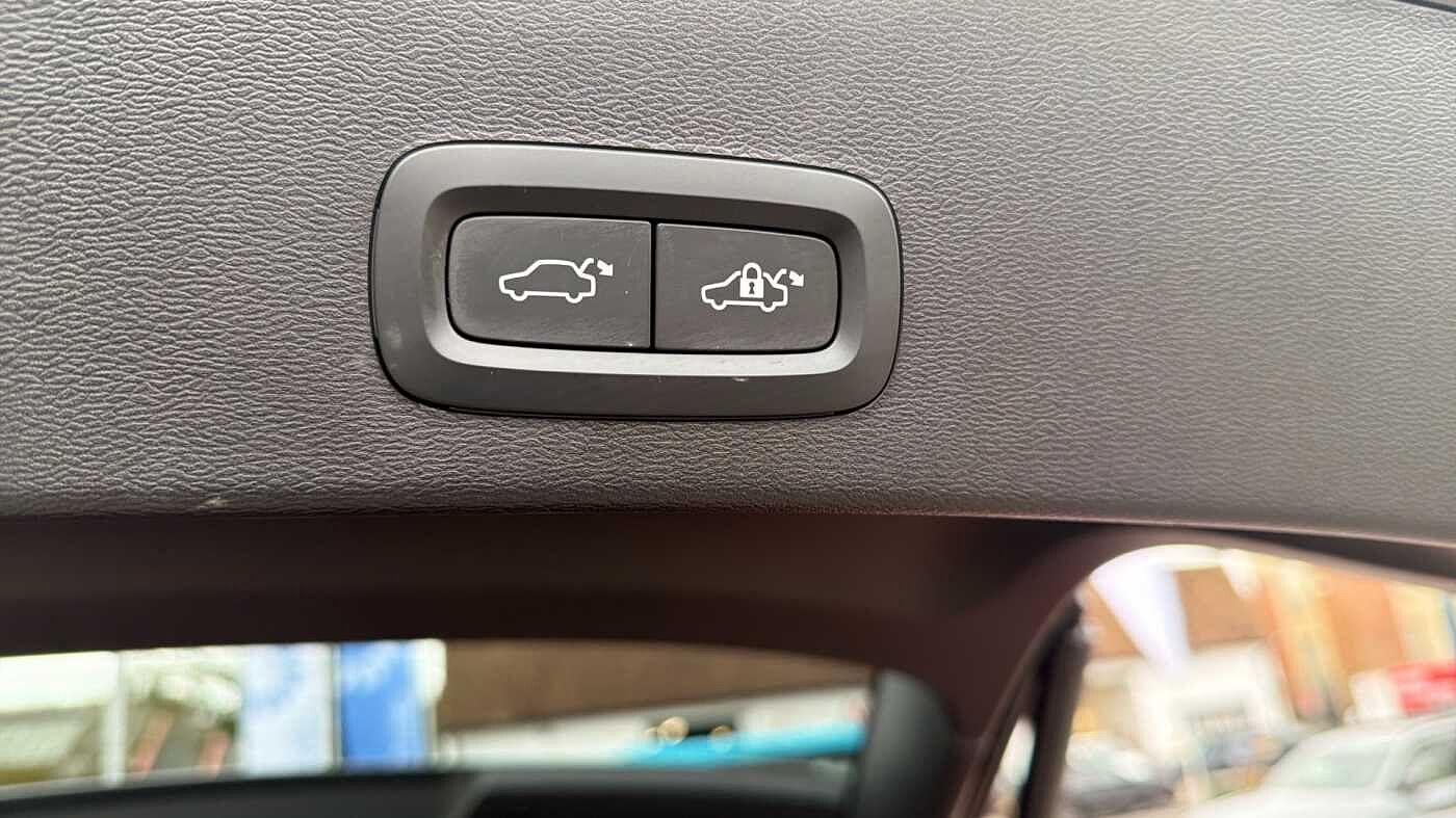 Used Volvo XC40 2023 for sale - 78035955: Photo 35