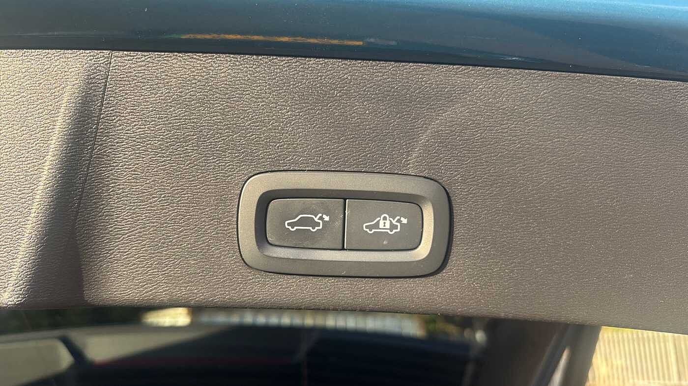 Used Volvo XC40 2022 for sale - 78035950: Photo 35