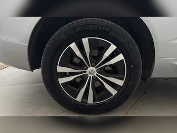 Used Volvo XC60 2025 for sale - 79747430: Photo
