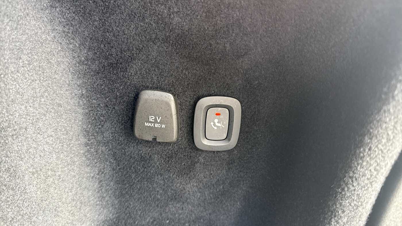 Used Volvo V60 2022 for sale - 78035956: Photo 39