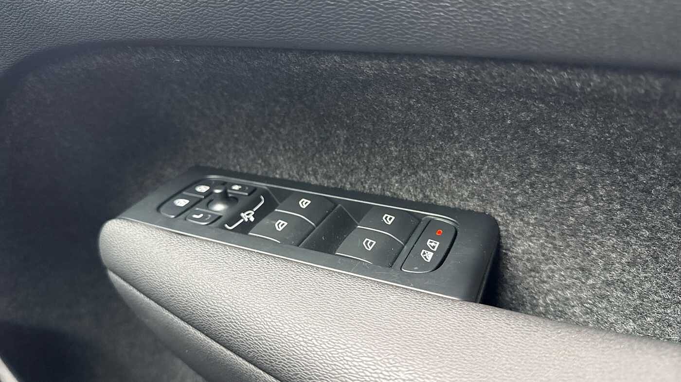 Used Volvo XC40 2025 for sale - 78035949: Photo 24