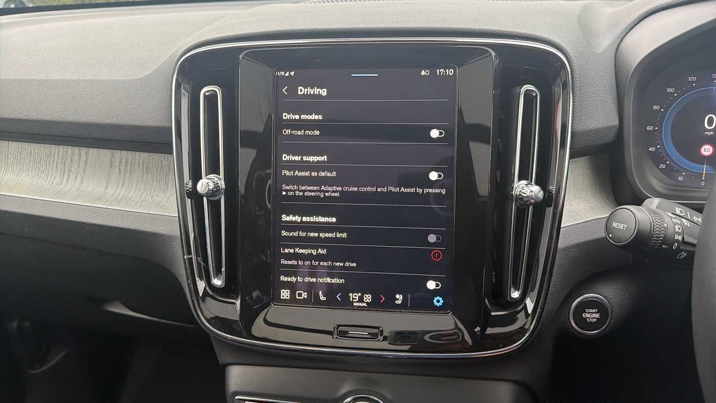 Used Volvo XC40 2025 for sale - 78035954: Photo 51