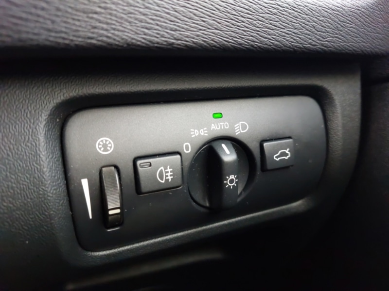 Used Volvo V40 2017 for sale - 76639394: Photo 12