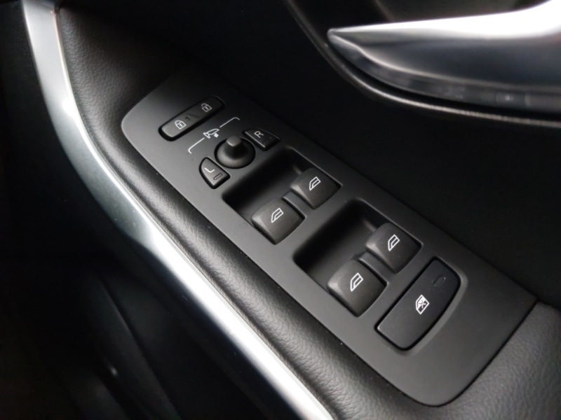 Used Volvo V40 2017 for sale - 76639394: Photo 17