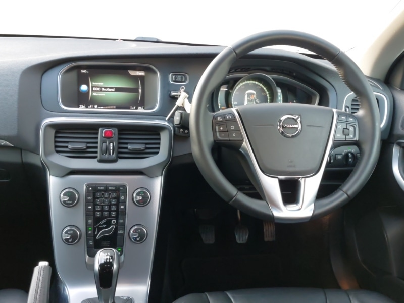 Used Volvo V40 2017 for sale - 76639394: Photo 2