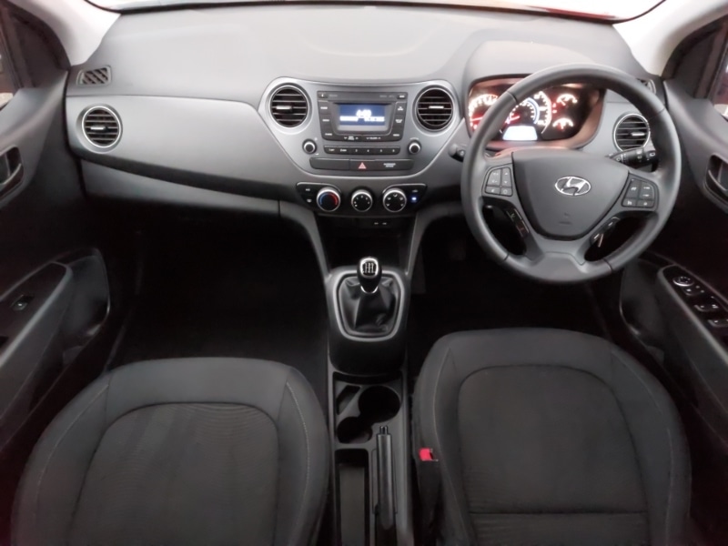 Used Hyundai i10 2018 for sale - 77448279: Photo 2