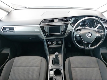 Used Volkswagen Touran 2017 for sale - 76331824: Photo 2