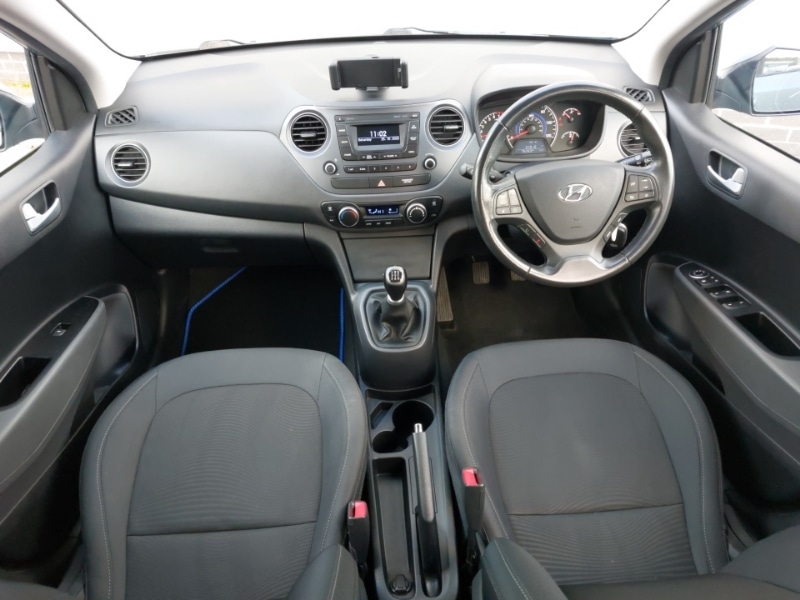 Used Hyundai i10 2017 for sale - 76375215: Photo 2