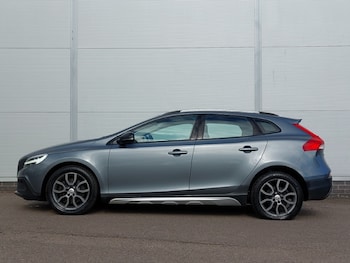 Used Volvo V40 2016 for sale - 78532880: Photo