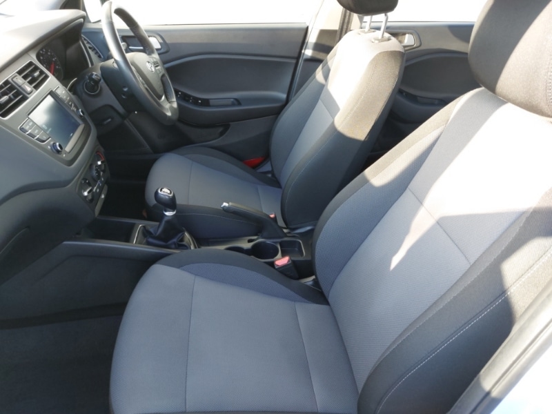 Used Hyundai i20 2020 for sale - 76795384: Photo 5