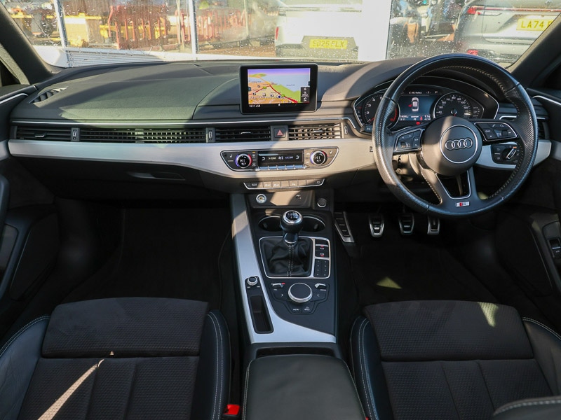 Used Audi A4 2018 for sale - 77264880: Photo 2