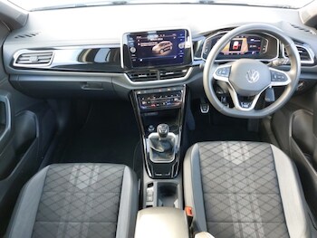 Used Volkswagen T-Roc 2024 for sale - 77922401: Photo