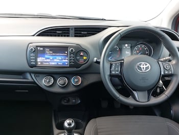 Used Toyota Yaris 2019 for sale - 76492981: Photo