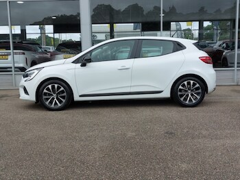 Used Renault Clio 2023 for sale - 79597931: Photo