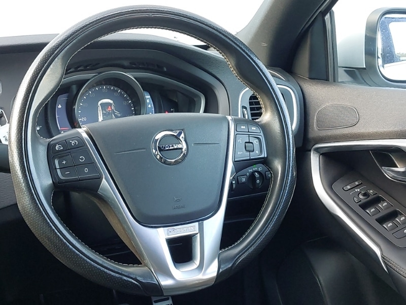 Used Volvo V40 2019 for sale - 77922379: Photo 10