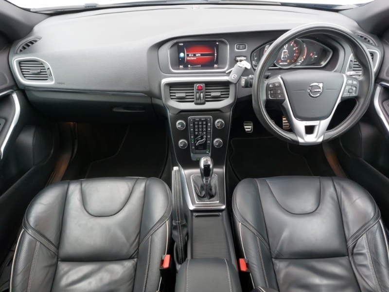 Used Volvo V40 2019 for sale - 77750621: Photo 2