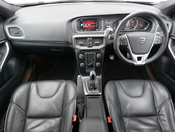 Used Volvo V40 2019 for sale - 77750621: Photo