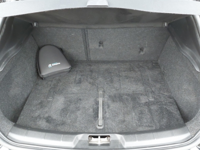 Used Volvo V40 2019 for sale - 77750621: Photo 8