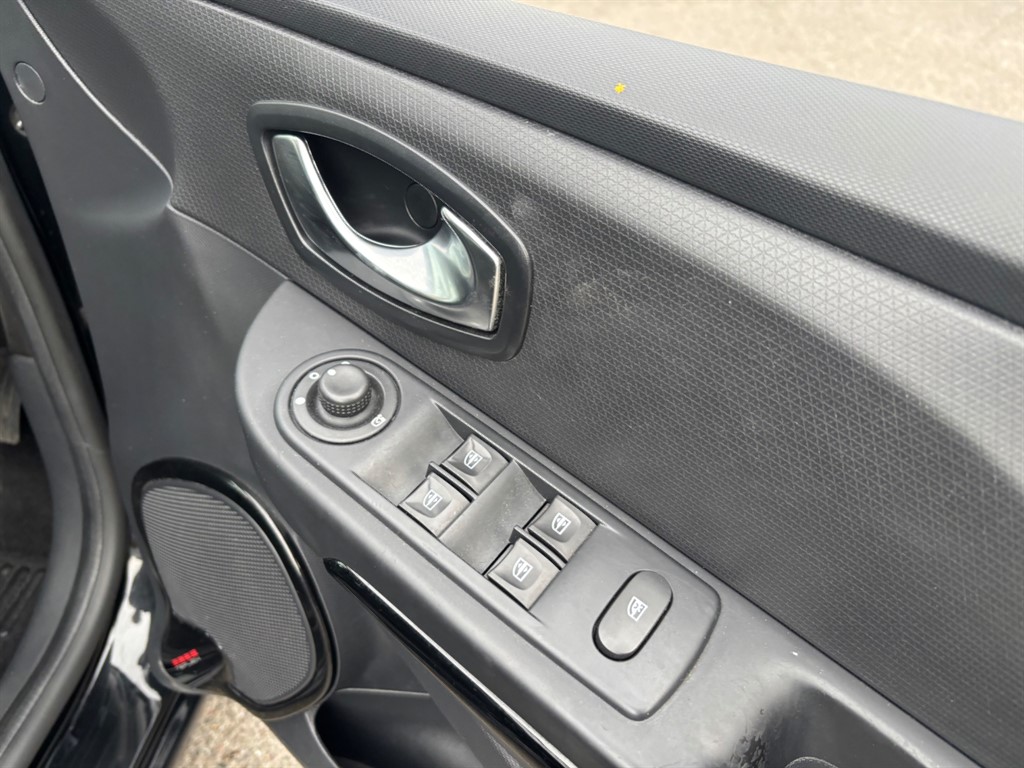 Used Renault Clio 2015 for sale - 76112506: Photo 19