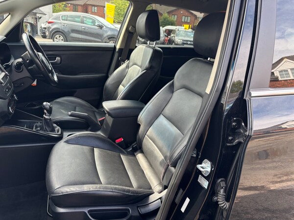 Used Kia Carens 2017 for sale - 76209077: Photo 15