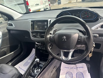 Used Peugeot 2008 2015 for sale - 75698844: Photo