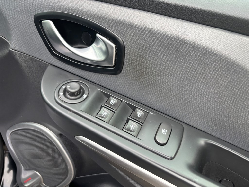 Used Renault Clio 2016 for sale - 76487683: Photo 19