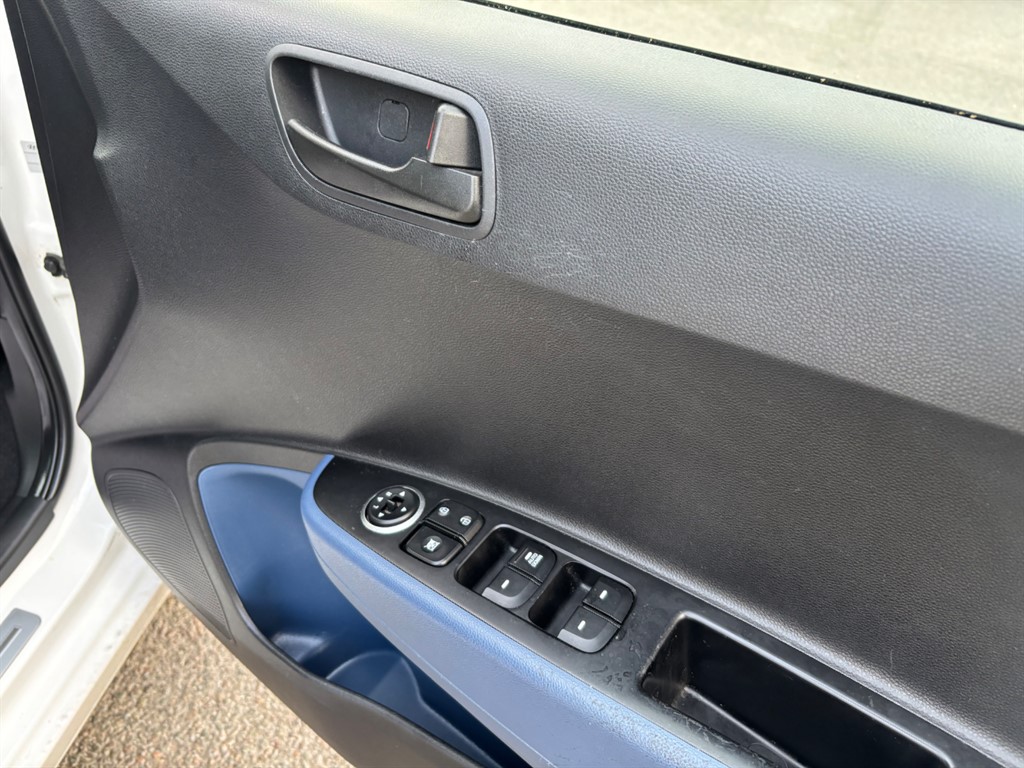 Used Hyundai i10 2014 for sale - 76390306: Photo 12