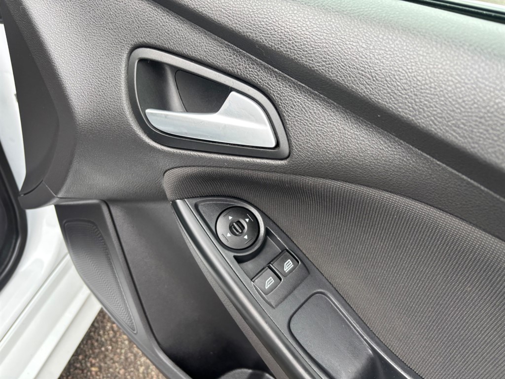 Used Ford Focus 2014 for sale - 76466631: Photo 3