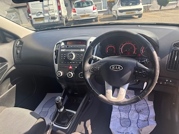 Used Kia Ceed 2017 for sale - 76204060: Photo 2