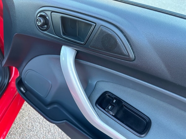 Used Ford Fiesta 2010 for sale - 76240995: Photo 8