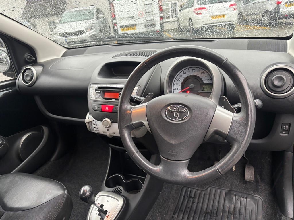 Used Toyota AYGO 2013 for sale - 76664647: Photo 2