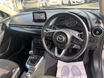 Used Mazda Mazda2 2017 for sale - 76015336: Photo 2
