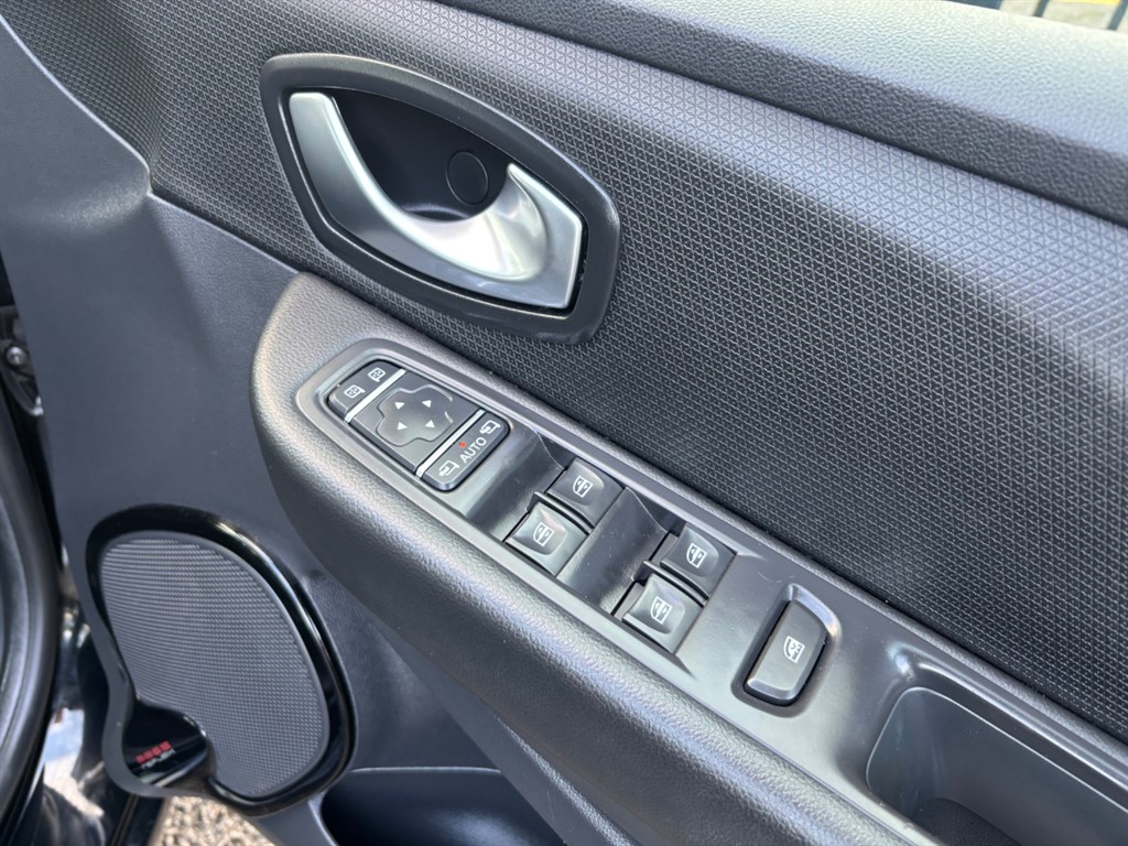 Used Renault Clio 2017 for sale - 76575303: Photo 12