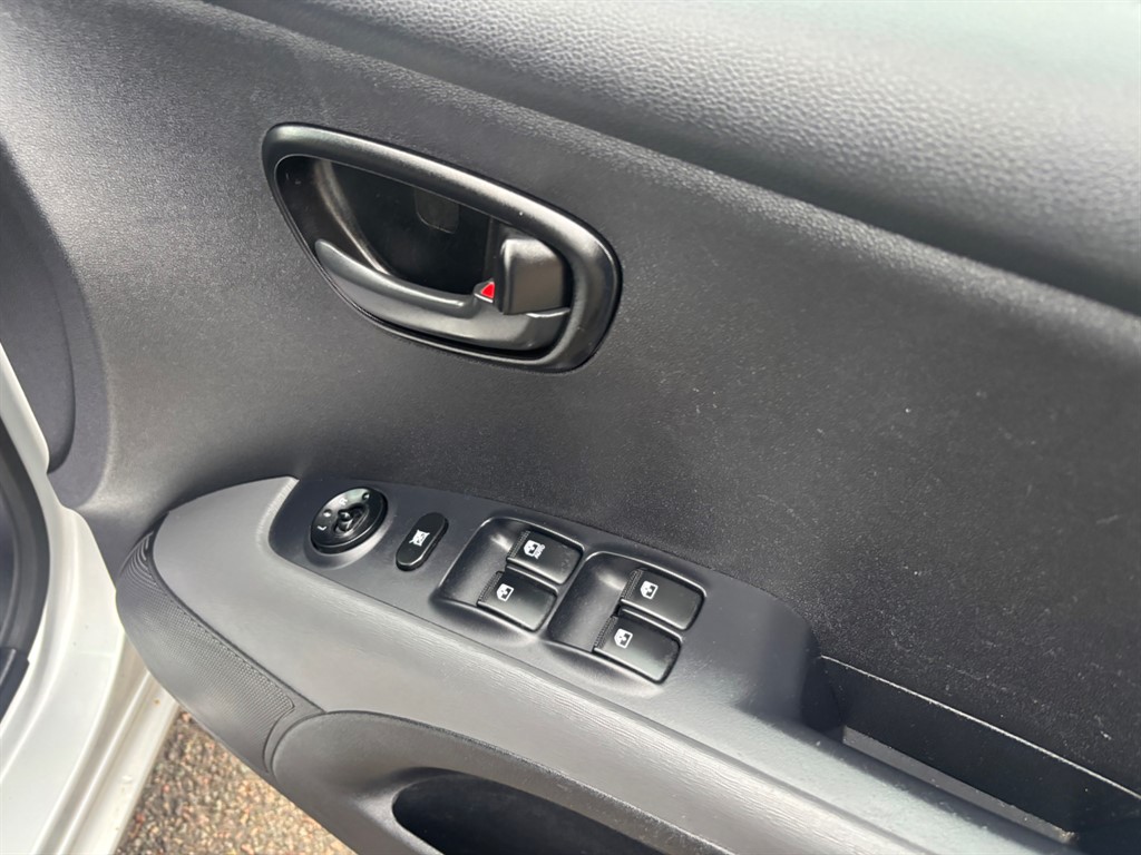 Used Hyundai i10 2012 for sale - 76271757: Photo 15