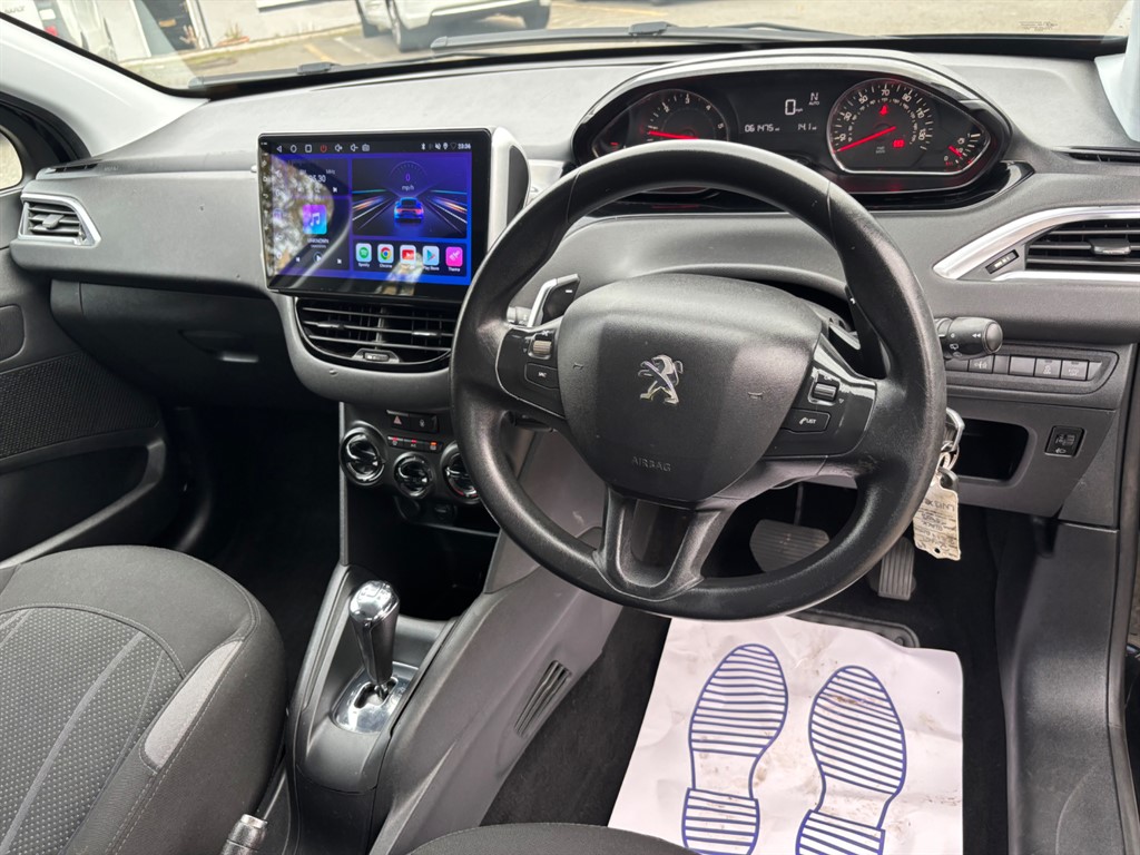 Used Peugeot 208 2013 for sale - 76466644: Photo 2