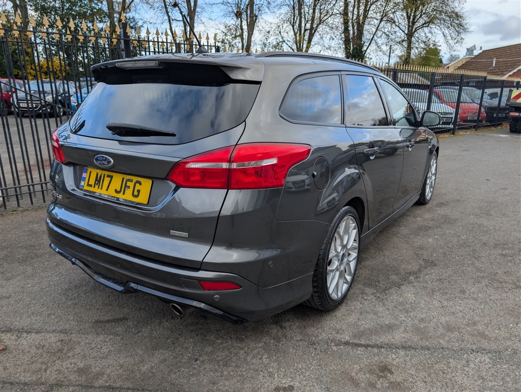 Used Ford Focus 2017 for sale - 76384704: Photo 3