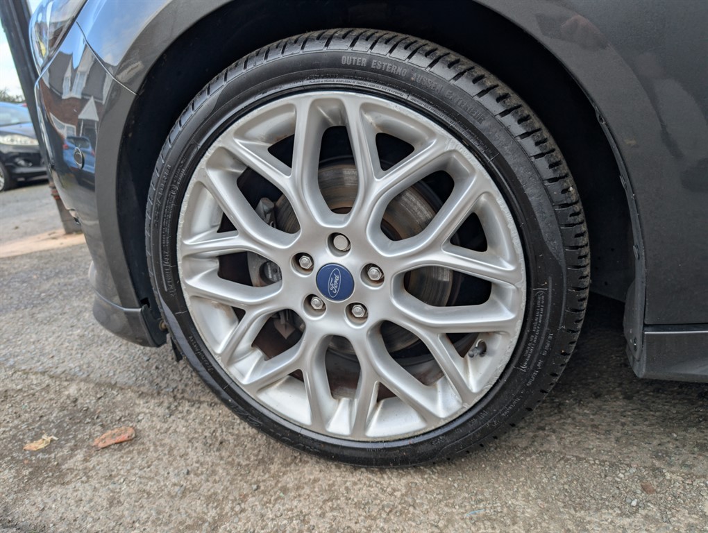 Used Ford Focus 2017 for sale - 76384704: Photo 4