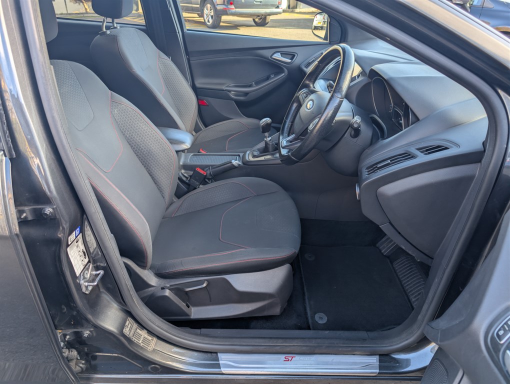 Used Ford Focus 2017 for sale - 76384704: Photo 6