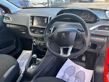 Used Peugeot 208 2015 for sale - 75710305: Photo