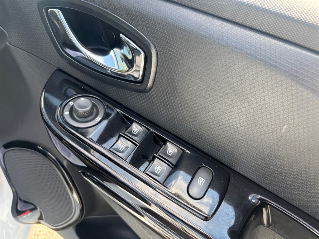 Used Renault Clio 2015 for sale - 76131006: Photo 7