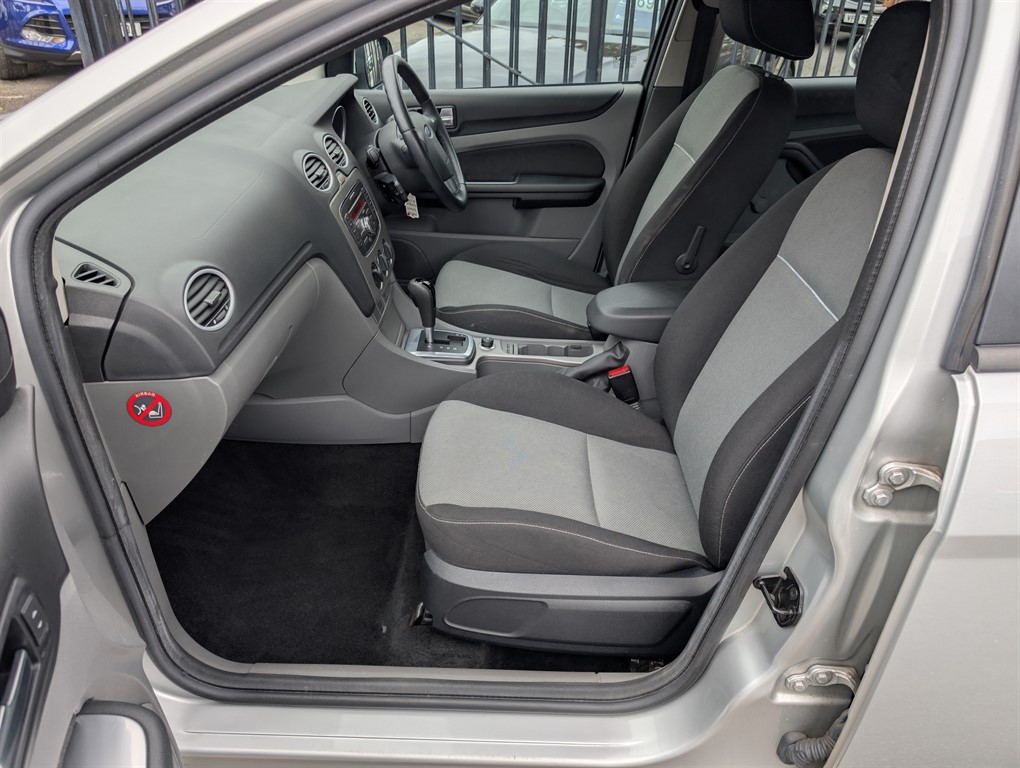 Used Ford Focus 2010 for sale - 76146324: Photo 15