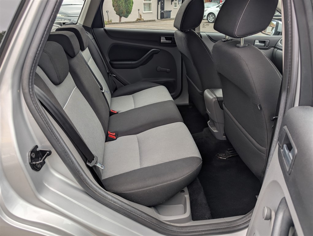 Used Ford Focus 2010 for sale - 76146324: Photo 17