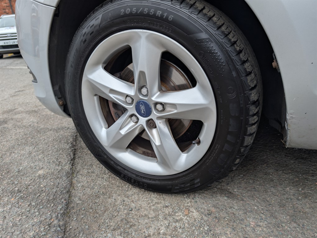 Used Ford Focus 2010 for sale - 76146324: Photo 4