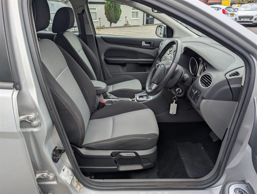 Used Ford Focus 2010 for sale - 76146324: Photo 6