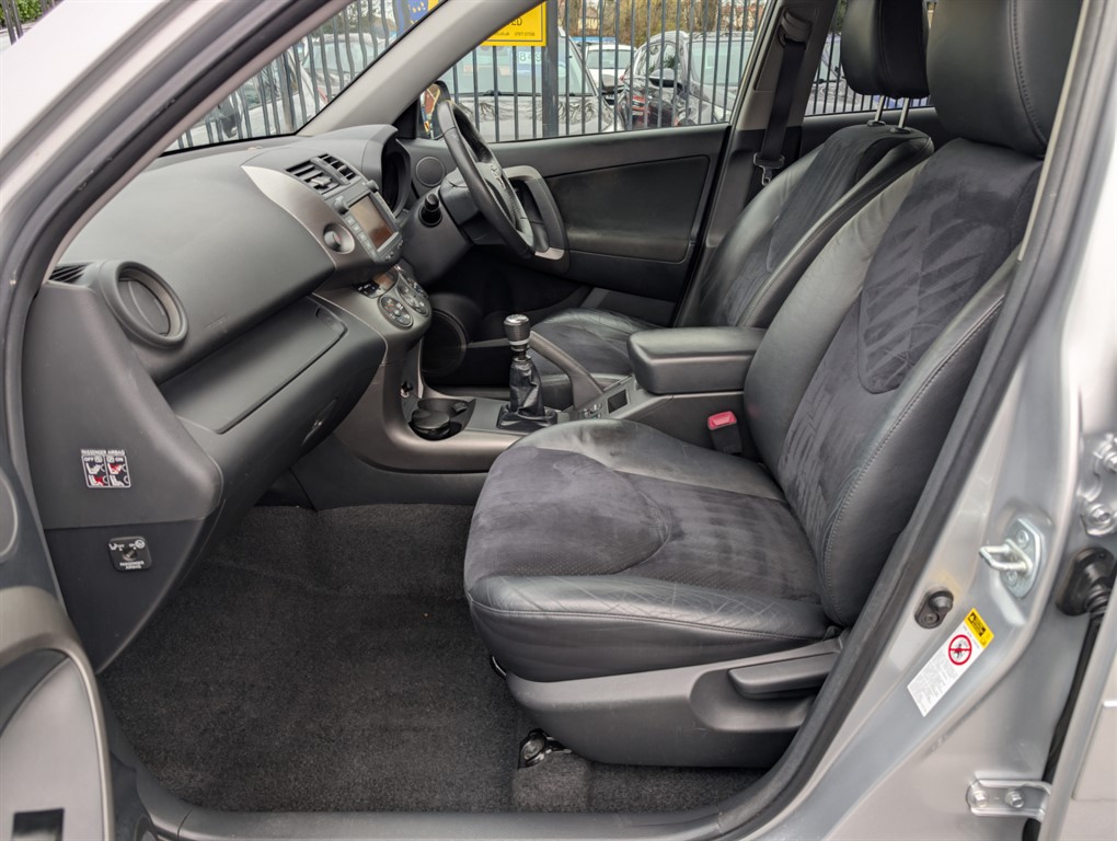 Used Toyota RAV4 2010 for sale - 76722468: Photo 16