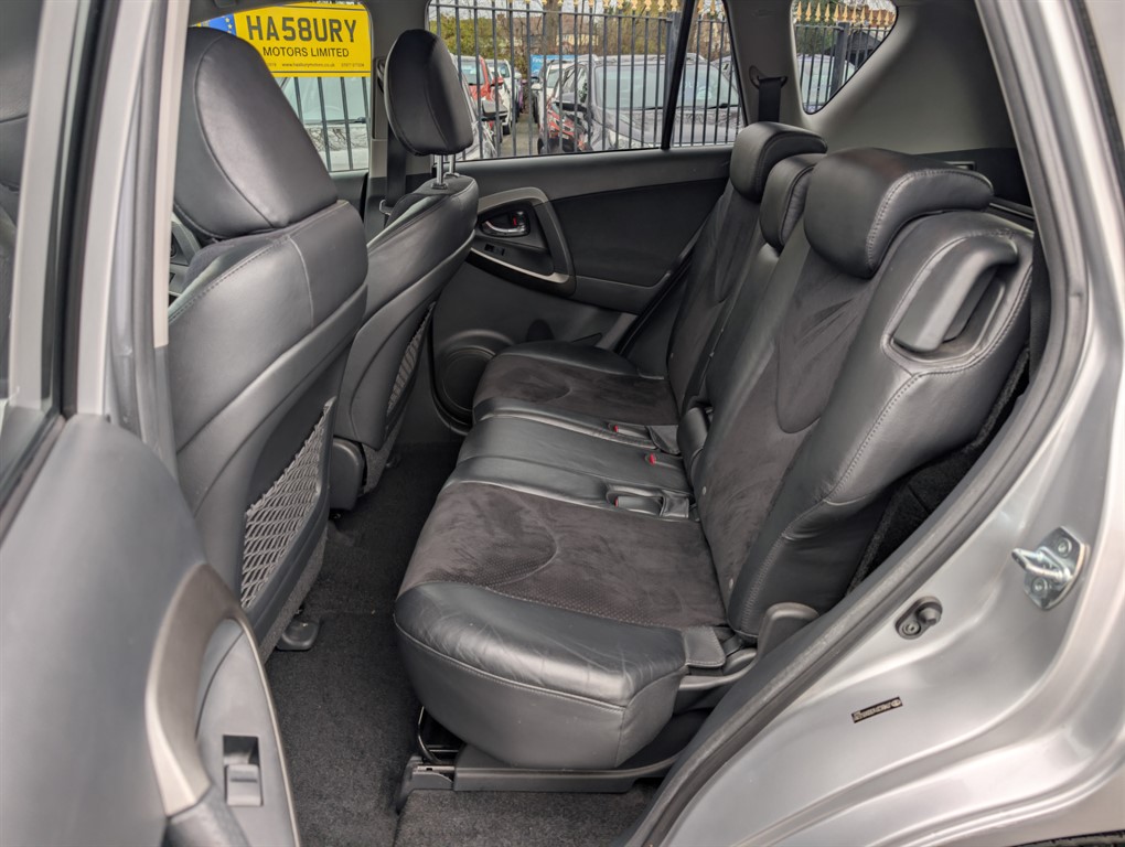 Used Toyota RAV4 2010 for sale - 76722468: Photo 17