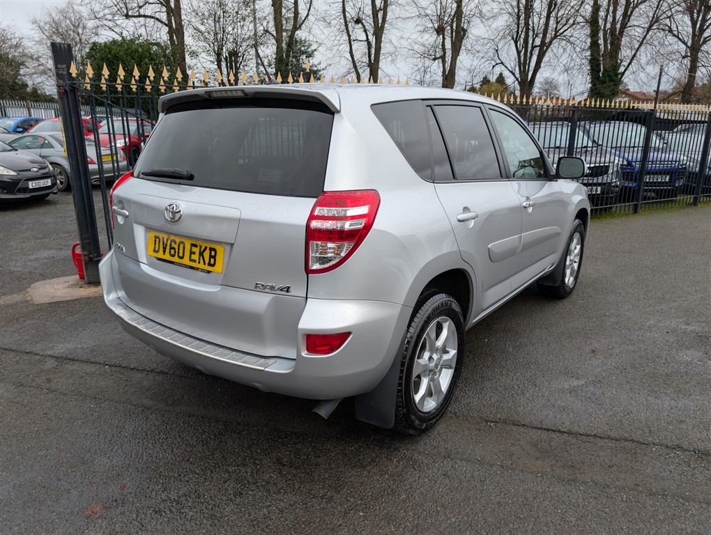 Used Toyota RAV4 2010 for sale - 76722468: Photo 3